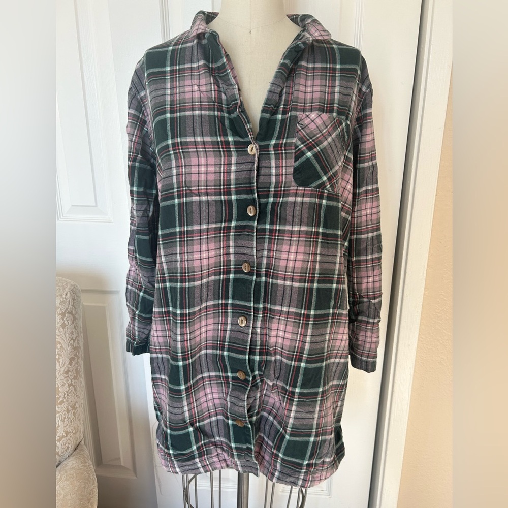 Eddie Bauer flannel sleepshirt. Green & pink. Size L.